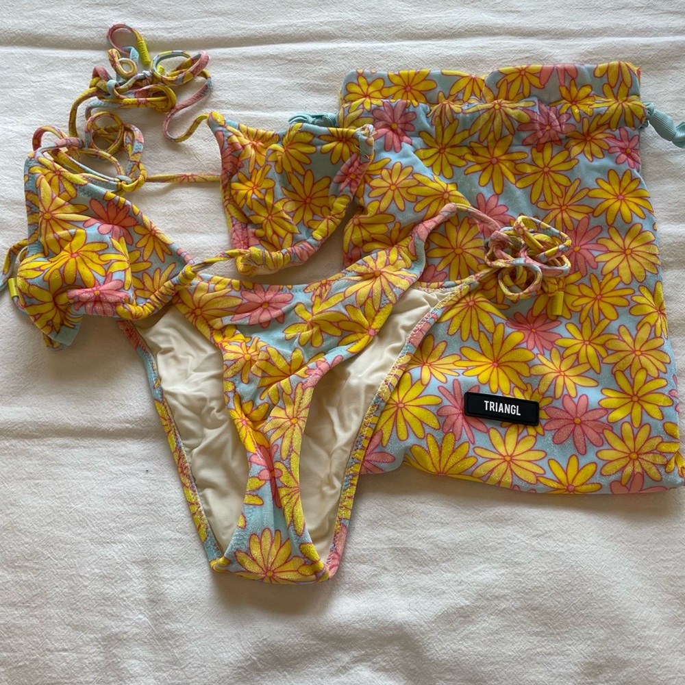 Triangl vinca sky floral velvet